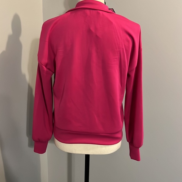 ✨NWT✨Truth Crop Sweatshirt - Picture 2 of 6